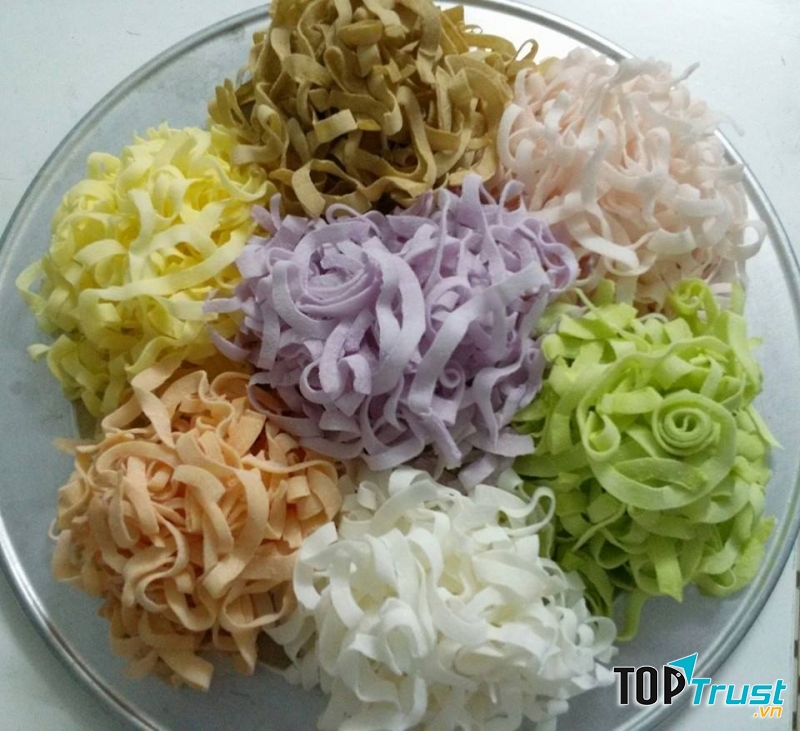 Mứt dừa có tác dụng trị chướng bụng, khó tiêu, trợ tiêu hóa.