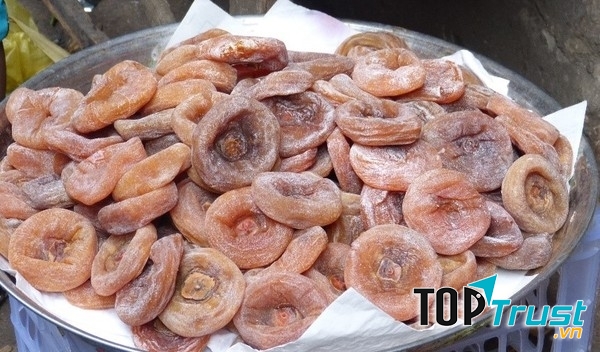 Mứt hồng còn có công dụng chống suy nhược, chữa ho, chữa tiểu đêm.