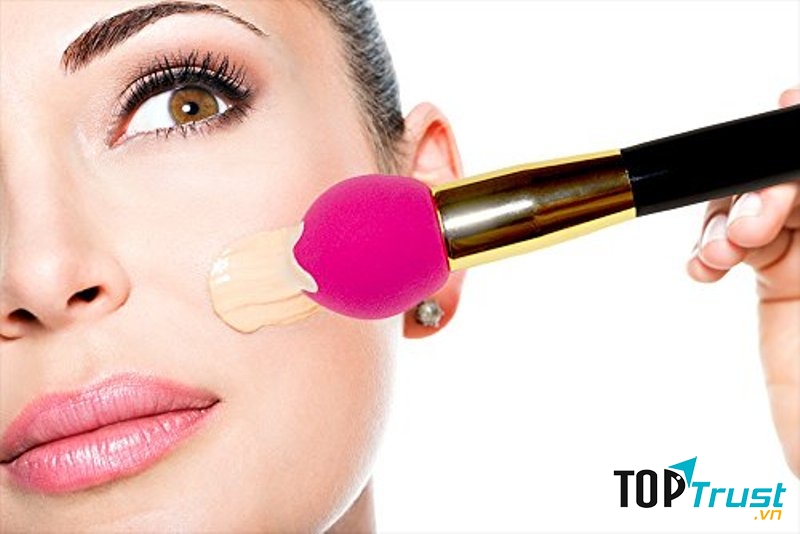 Mút trang điểm dạng có tay cầm như True professional