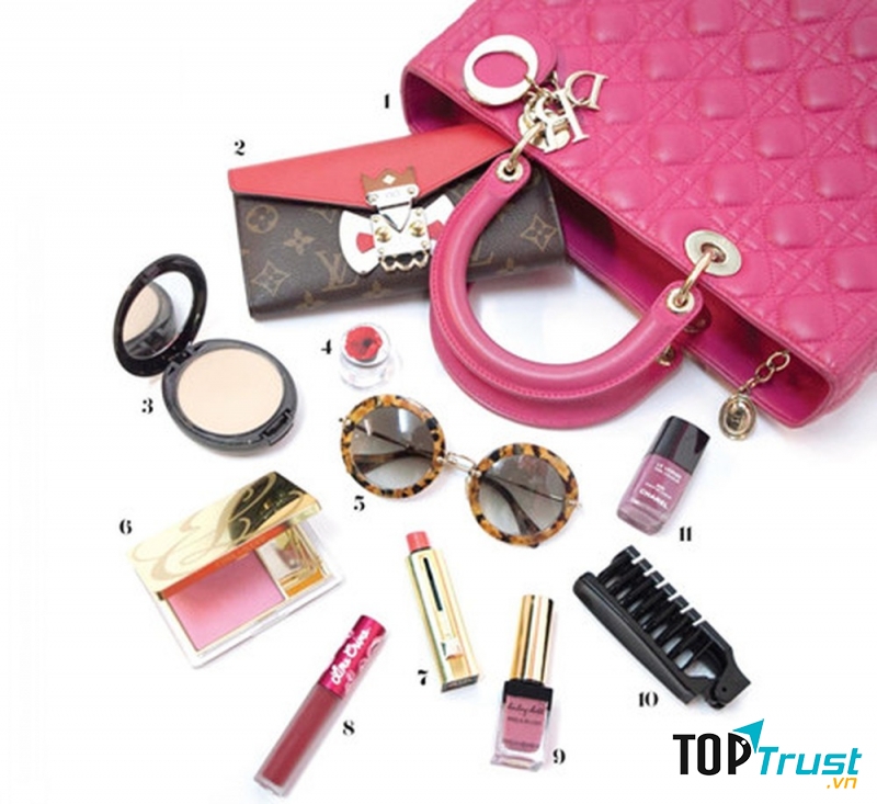 Kinh doanh mỹ phẩm, túi sách