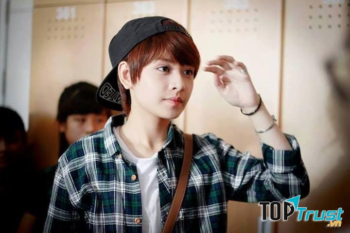 Chi Pu giả trai trong phim ngắn của mình