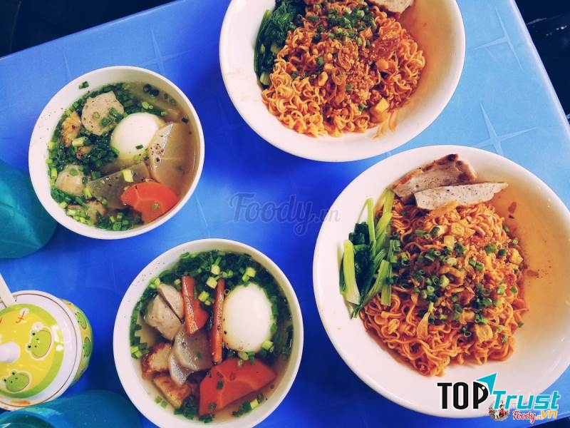 Mỳ trộn trứng lòng đào