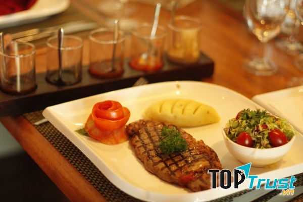 Bít tết thượng hạng tại My Way Steakhouse