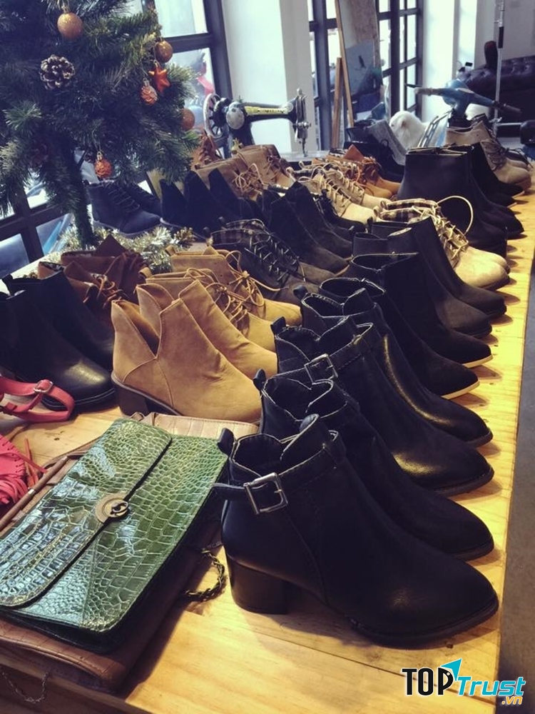 ...và giày dép độc đáo