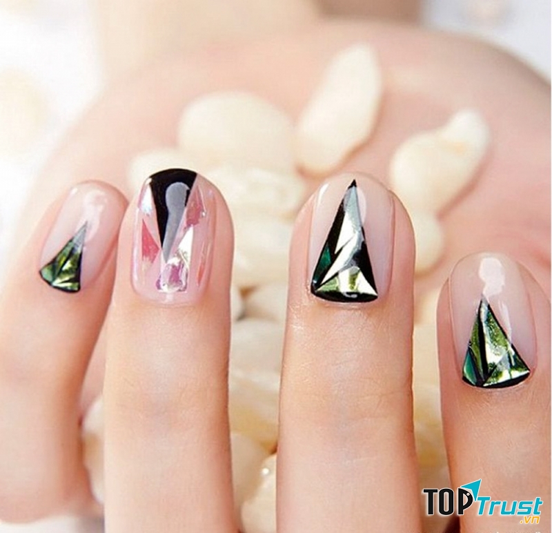 Chất liệu thủy tinh tạo ra hiệu ứng lấp lánh, hút người nhìn