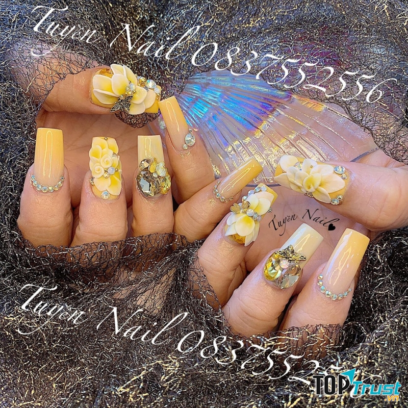 Nail Tuyền