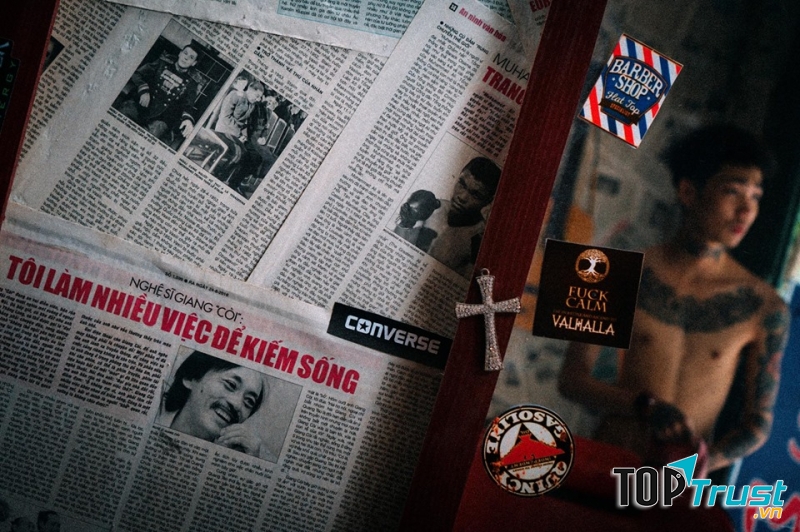 Nam Barber tuy không lớn, không quá phô chương nhưng lại có một cách giữ chân các thượng đế rất thông minh đó là tập trung vào việc tạo nên những kiểu đầu có phong cách “chất chơi” theo đúng yêu cầu của các anh chàng mộ điệu