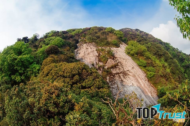 Nam Kang Ho Tao (2,881 m)