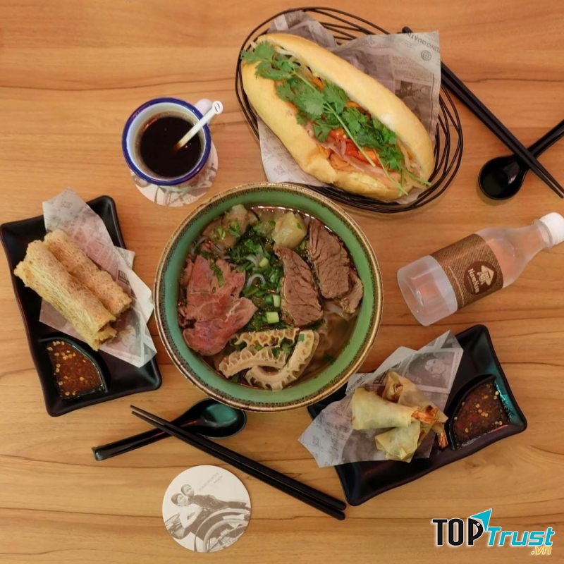 Phở và Banh mỳ Nam Nam Noodle Bar