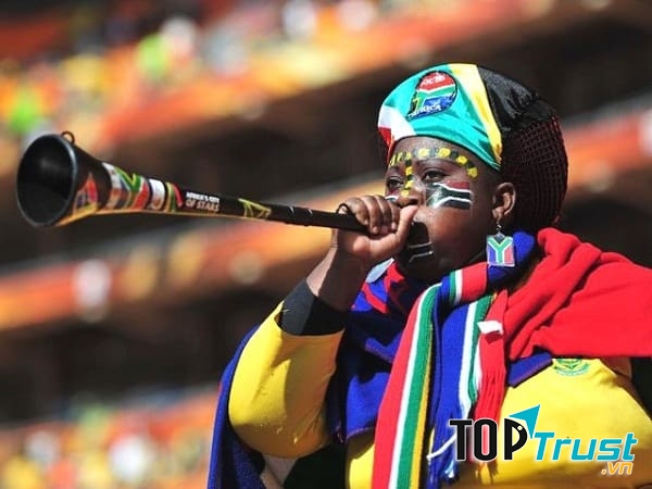 Người phụ nữ Nam Phi sẽ ghim tên nửa kia hoặc người họ thích lên ống tay áo.