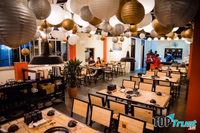 Ngoài chất lượng món ăn thì Nam Sushi & BBQ Buffet còn được yêu thích bởi không gian khá sang trọng và đẹp mắt