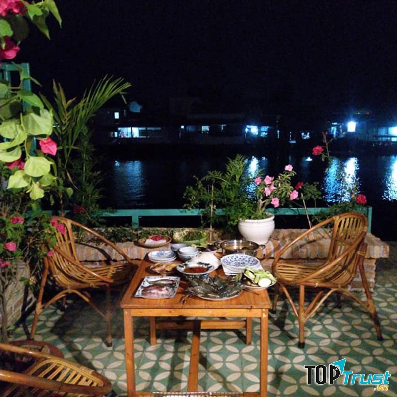 Nam Thi Holiday Home