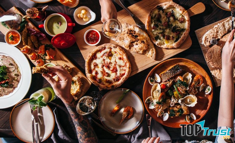 Tọa lạc tại số 74/6 Hai Bà Trưng, phường Bến Nghé, quận 1, 'NAMO Italian Restaurant sở hữu không gian 3 tầng hiện đại, với thiết kế nhẹ nhàng và tinh tế.