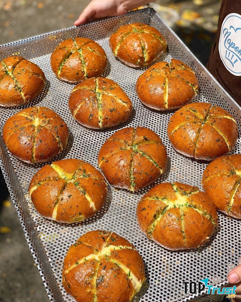 Bánh bơ tỏi phô mai của ﻿Nampom Bakery cũng kịp thời tham gia vào cơn sốt xứ Hàn này tại Đà Nẵng.