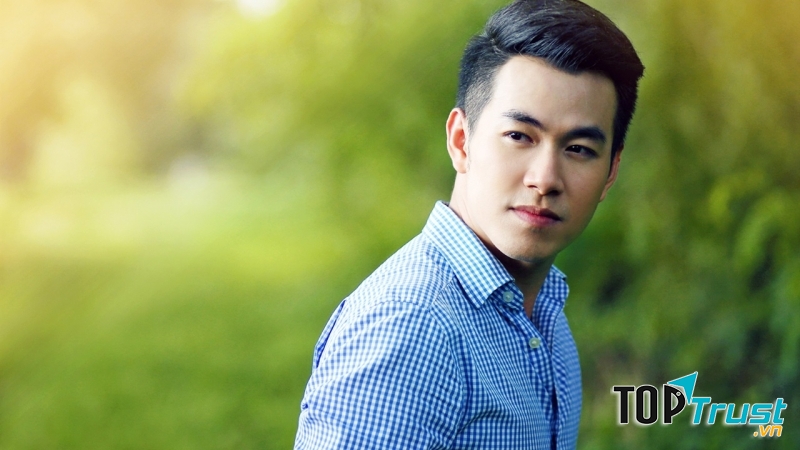 Ca sĩ Hồ Trung Dũng - cựu sinh viên khoa Ngữ văn Đức