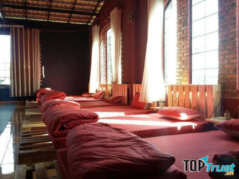 Nắng Homestay nằm ở trung tâm thành phố và chỉ cách Hồ Xuân Hương 1,6km.