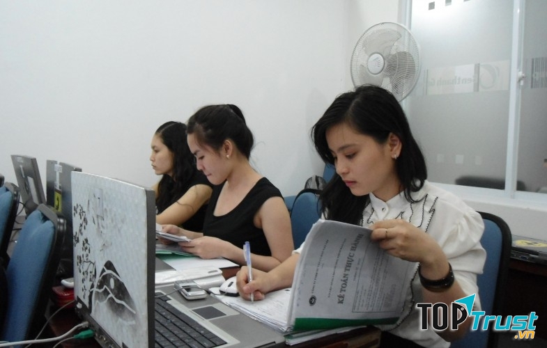 Nàng kế toán luôn có công việc ổn định