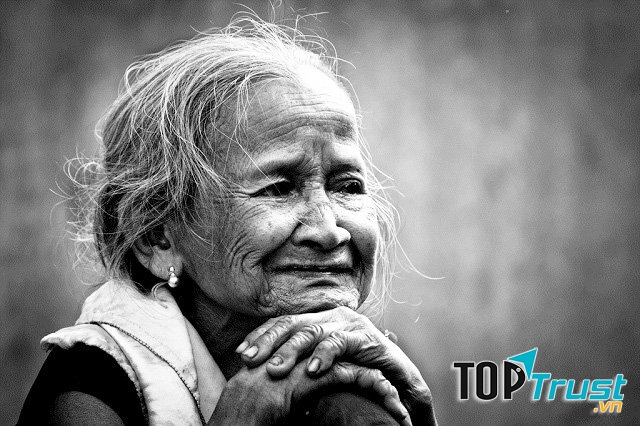 Mẹ là người mang ánh nắng ấm áp sưởi ấm cuộc đời con