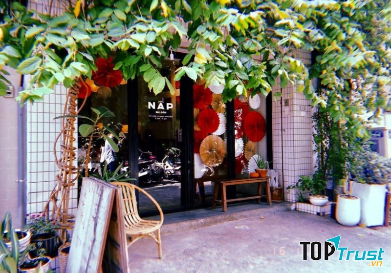 Quán được bài trí một cách tinh tế, khéo léo.﻿