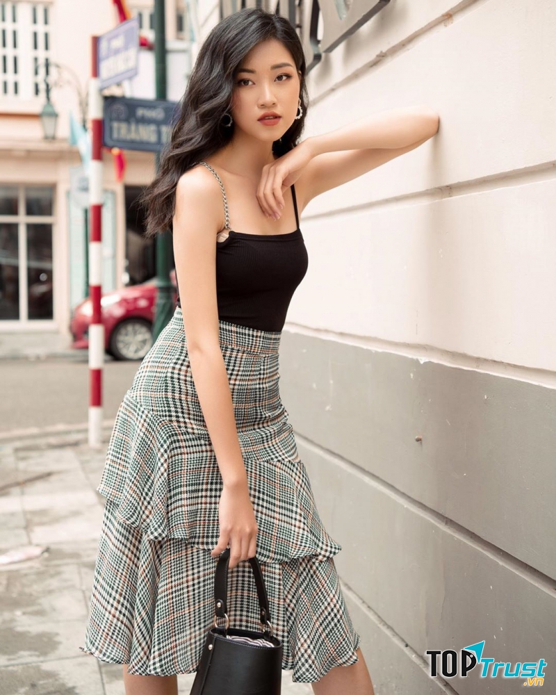 Từ những chiếc áo thun basic đến váy đều được cắt may tỉ mỉ