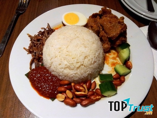 Nasi Lemak còn được gọi là cơm dừa truyền thống