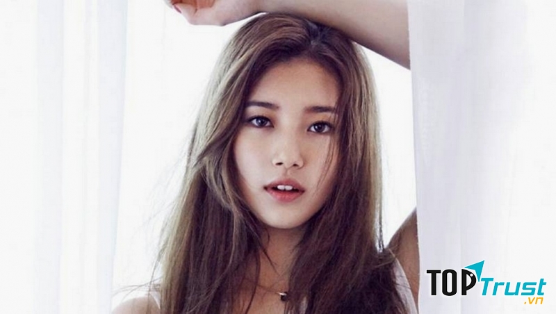 Suzy Bae nhìn  ''sang chảnh'' mới màu tóc nâu ánh đồng