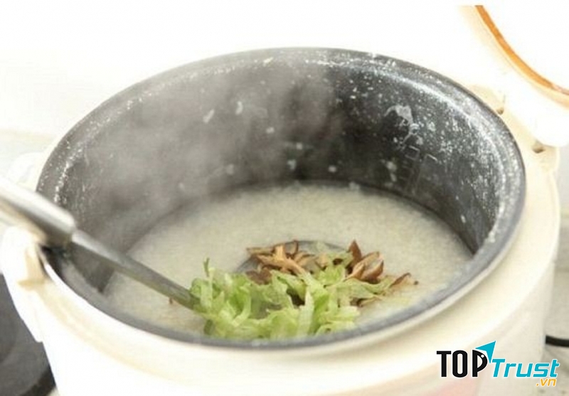 Nồi cháo thơm ngon được nấu bằng nồi cơm điện