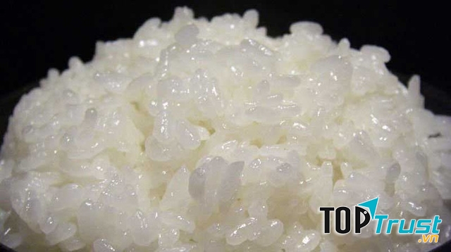 Cơm ngon và dẻo hơn khi được vò 2 lần và ủ trong 30 phút