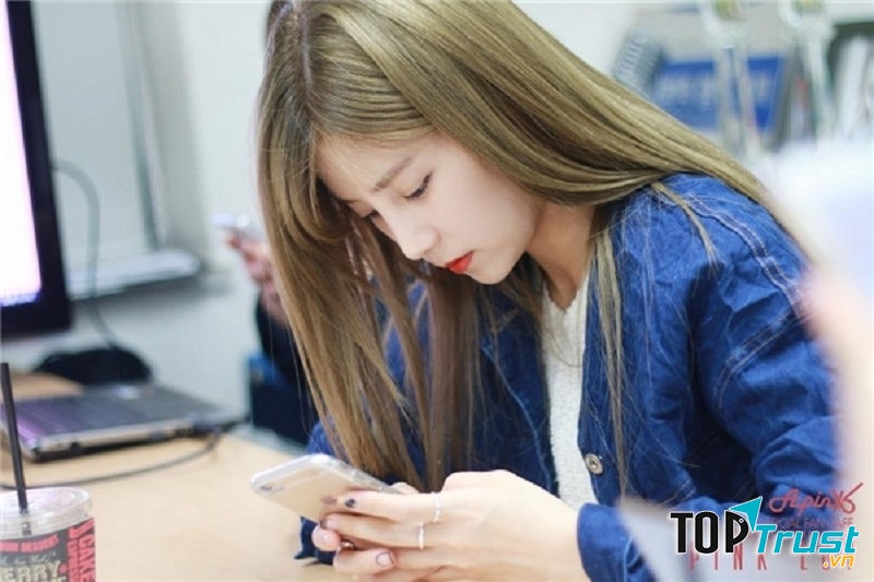 Màu nâu rêu pha khói