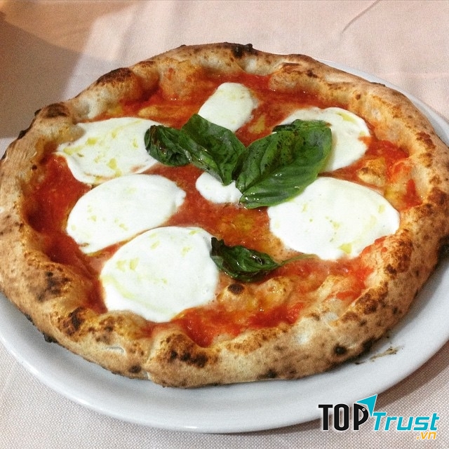 Chính người Italia cũng có nhiều biến thể từ Pizza truyền thống.