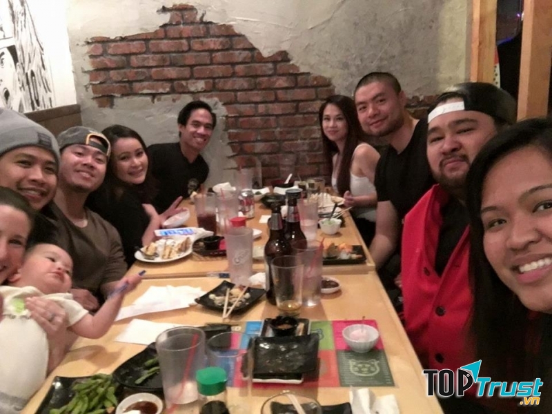 Khách check in tại quán