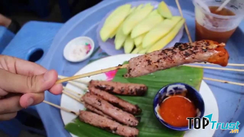 Nem chua nướng cô Phượng