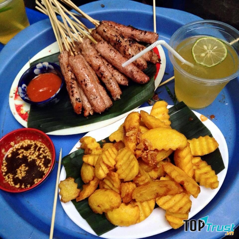 Nem chua nướng cô Phượng