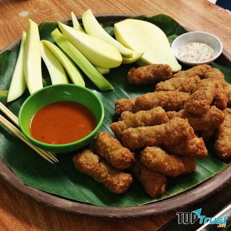 Nem chua, khoai rán Hàng Bông - Ngõ Tạm Thương, Hàng Bông