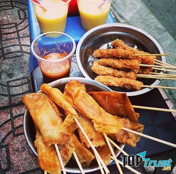 Nem chua rán - Cổng trường Nguyễn Bỉnh Khiêm