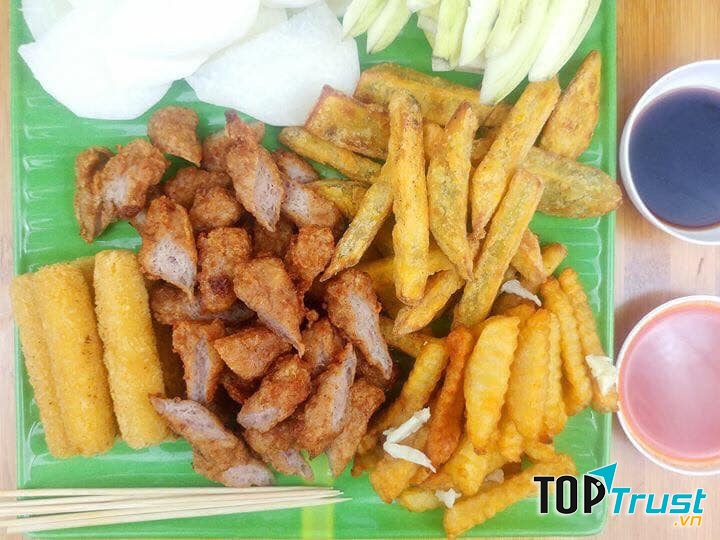 Nem giòn nóng hổi, không thấm dầu và khi ăn cho cảm giác mềm ngọt.