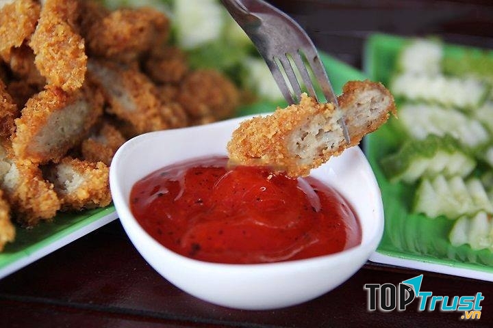 Nem chua rán Trần Công Châu