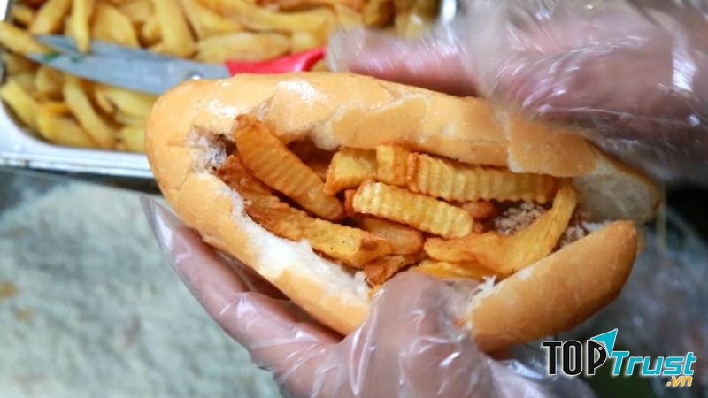 Bánh mì nem khoai