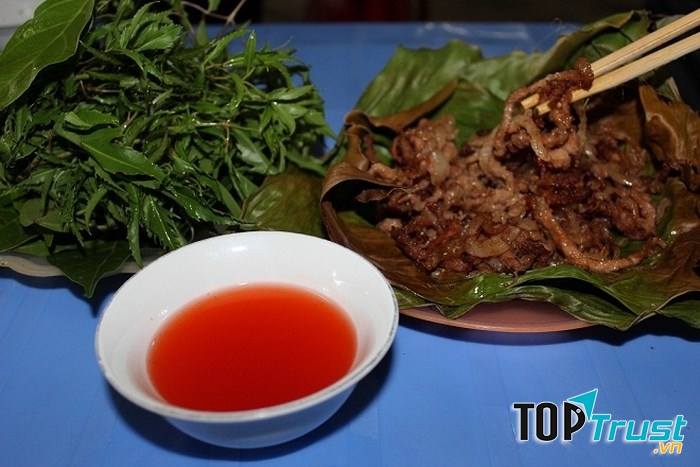 Nem nướng Hữu Lũng là món ăn chơi đặc sản của Lạng Sơn