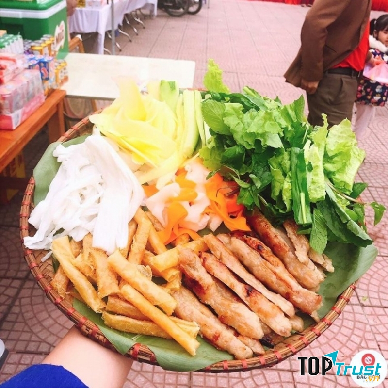 Suất nem nướng hấp dẫn của Hiệp Huy