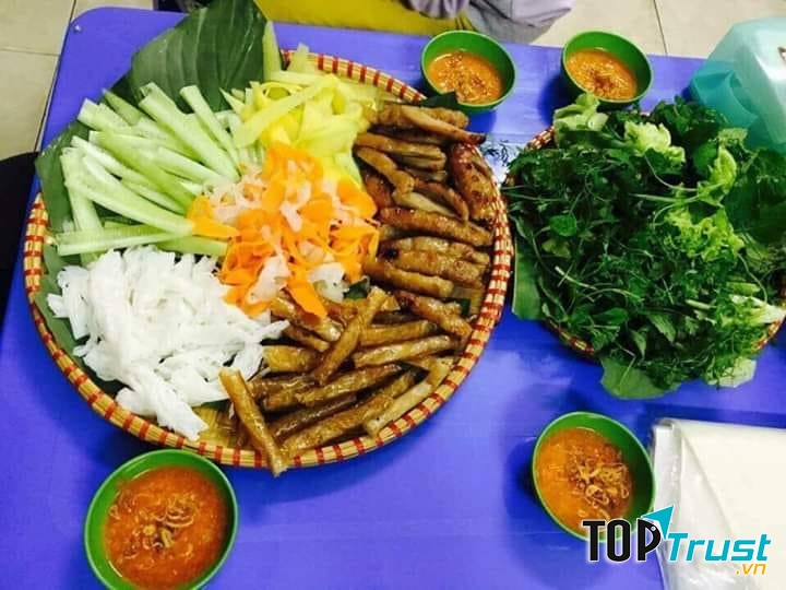 Suất nem đầy ú ụ của Nem nướng Ớt Ớt