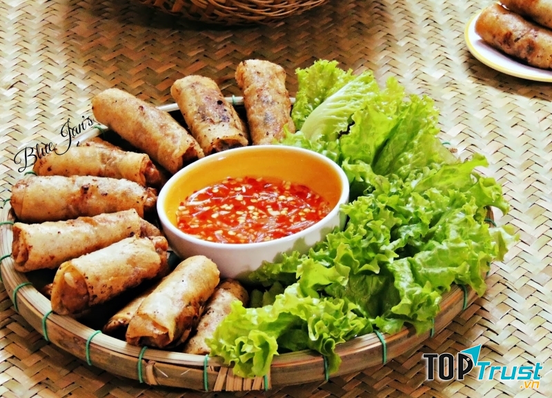 Nem rán cũng được coi là đặc trưng của Tết truyền thống