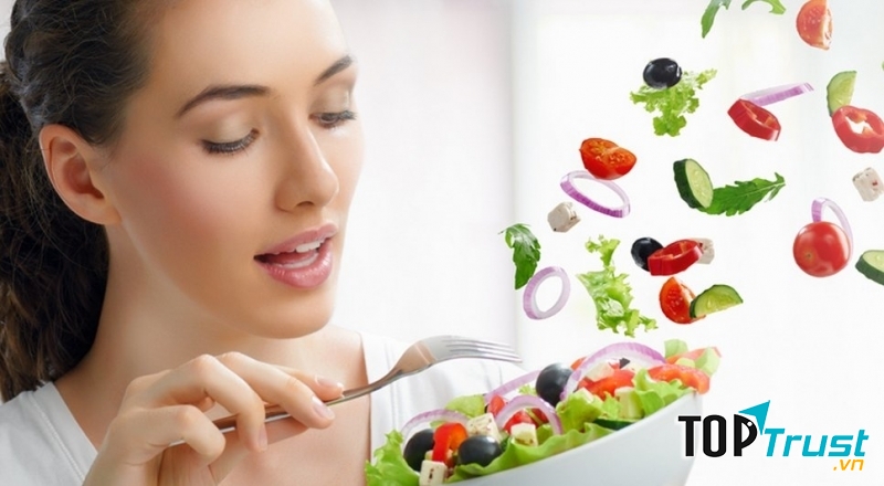 Trong rau xanh có chứa rất nhiều vitamin có lợi cho sức khỏe, đặc biệt là vitamin A trong rau có tác dụng làm lành các vết thương.