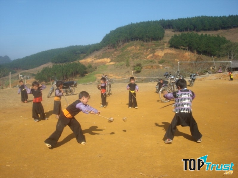 Mỗi dòng họ có một tập tục riêng