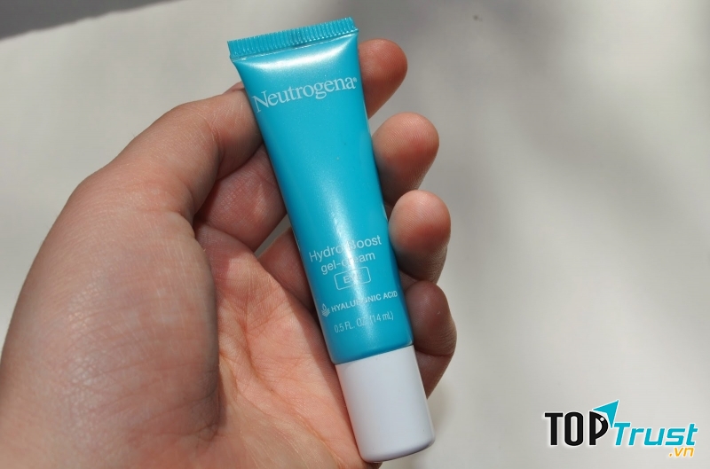 Dưỡng ẩm cho vùng da mắt