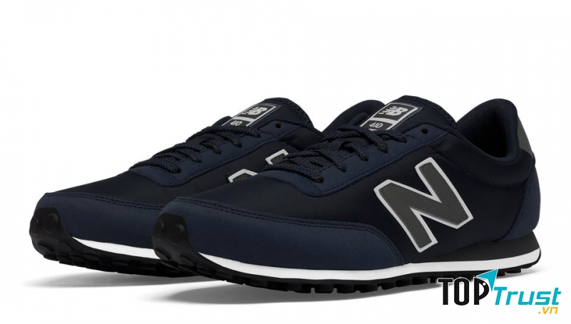 New Balance màu đen cổ điển