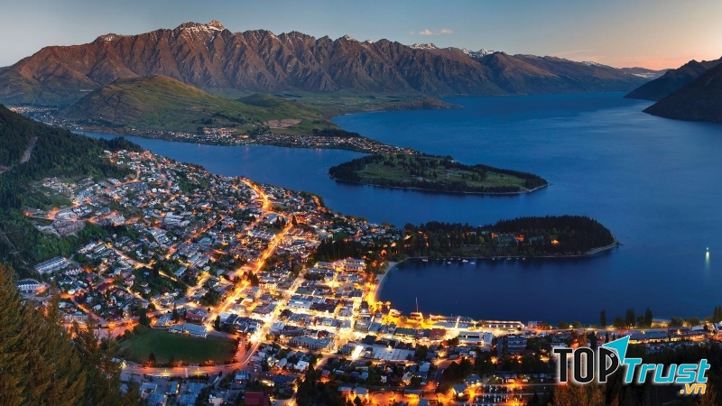 Tỉ lệ xe hơi trung bình ở New Zealand là 599 chiếc trên 1000 người