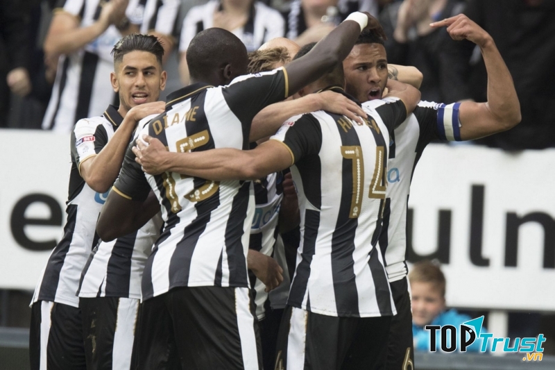 Newcastle đang thi đấu tại Championship