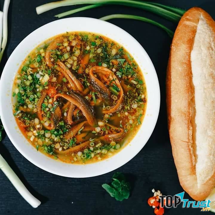 Sup lươn, bánh mì ngon khó cưỡng