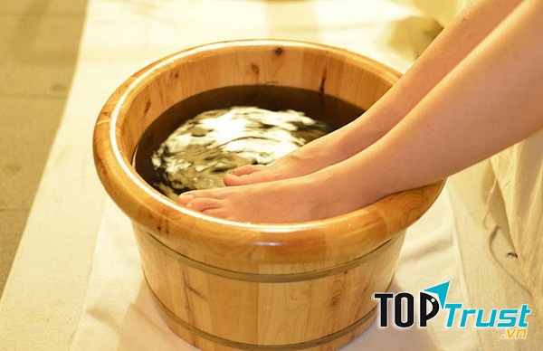 Giấm táo dùng ngâm chân